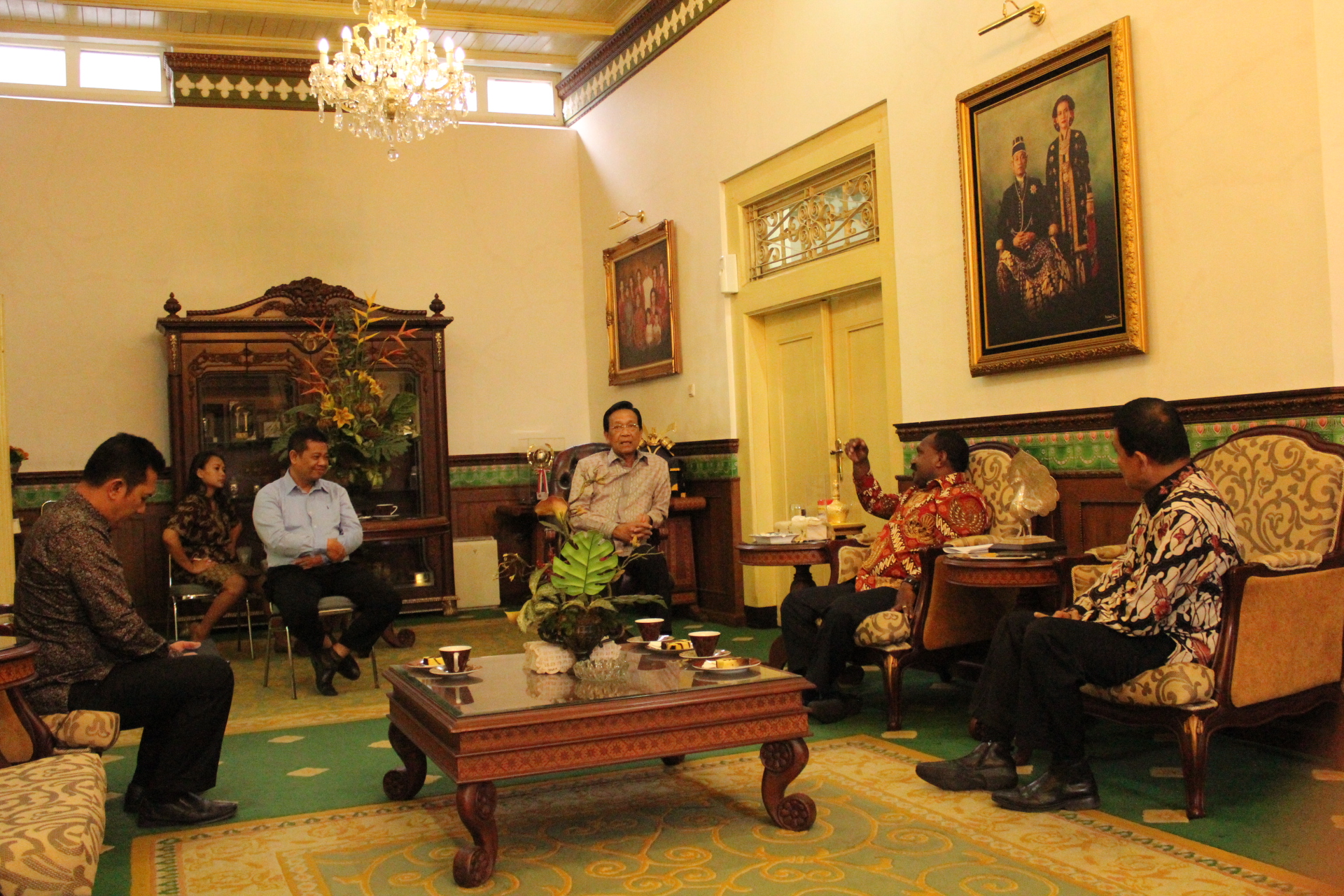 Majukan pendidikan di Puncak, Willem Wandik Ketemu Sri Sultan HB X